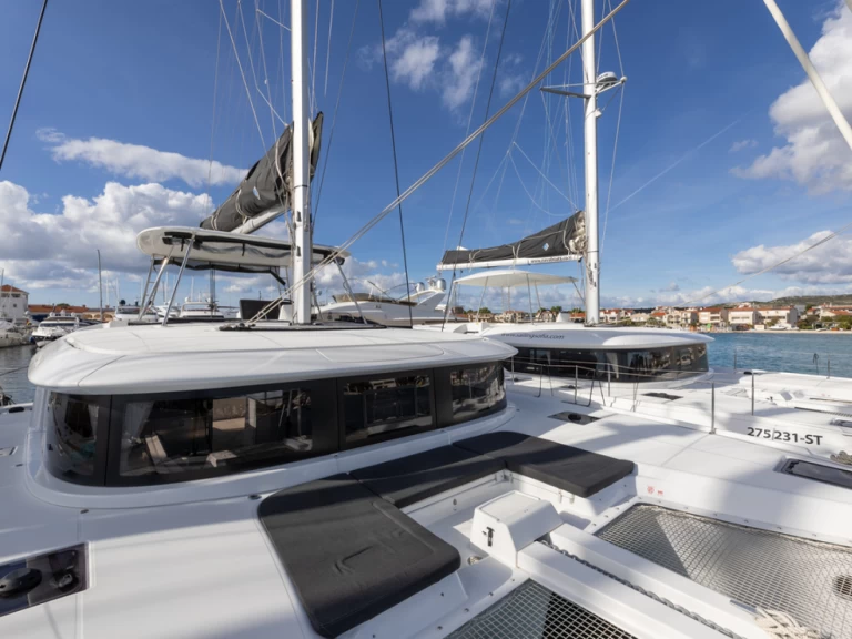 Verhuur Catamaran Lagoon met vaarbewijs
