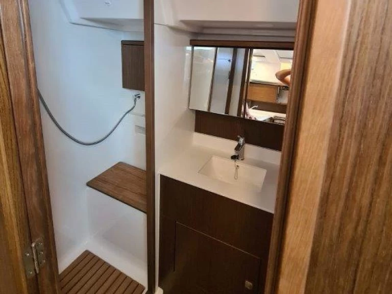 Huur een Bavaria Bavaria C45 in Primošten