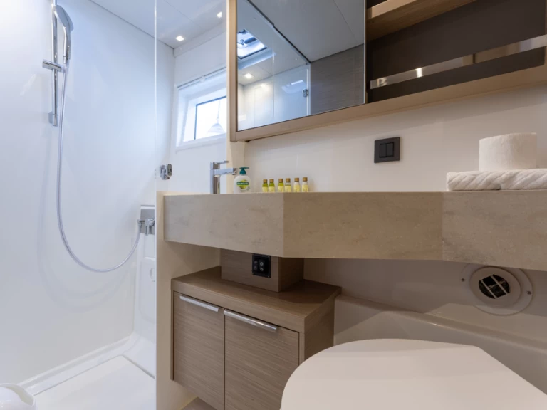 Huur een Lagoon Lagoon 46 in Split