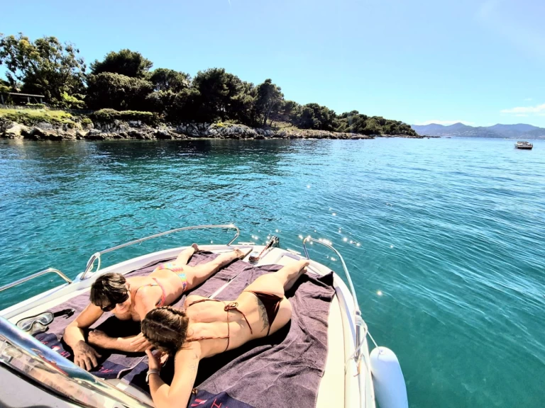 Verhuur Motorboot in Vieux Port de Cannes - Bénéteau Flyer 6.6 SUNdeck