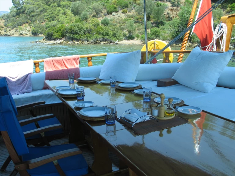 Bootverhuur Gulet 1989 in Bodrum harbour via SamBoat