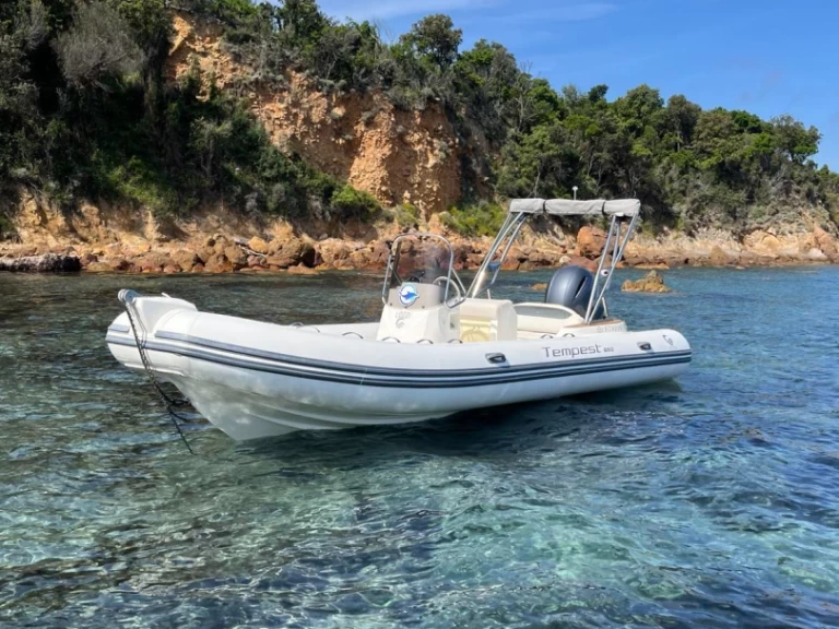 Huur een Capelli Tempest 650 in Galéria