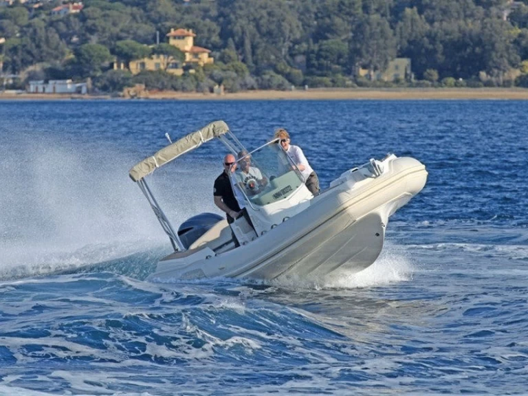 Huur een Capelli Tempest 700 in Galéria
