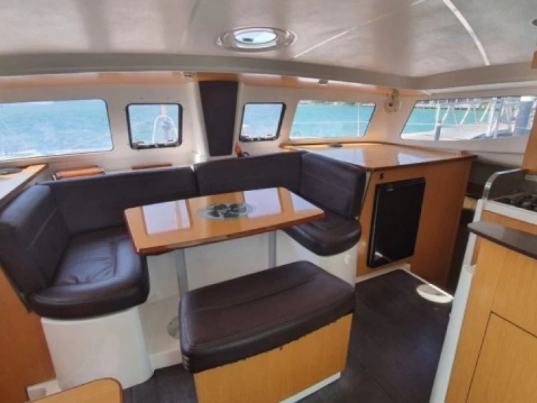 Huur een Fountaine Pajot Mahe 36 in Propriano