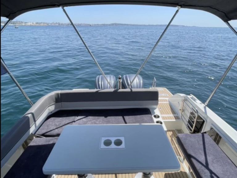 Bootverhuur Juan-les-Pins goedkoop Cap Camarat 9.0 WA