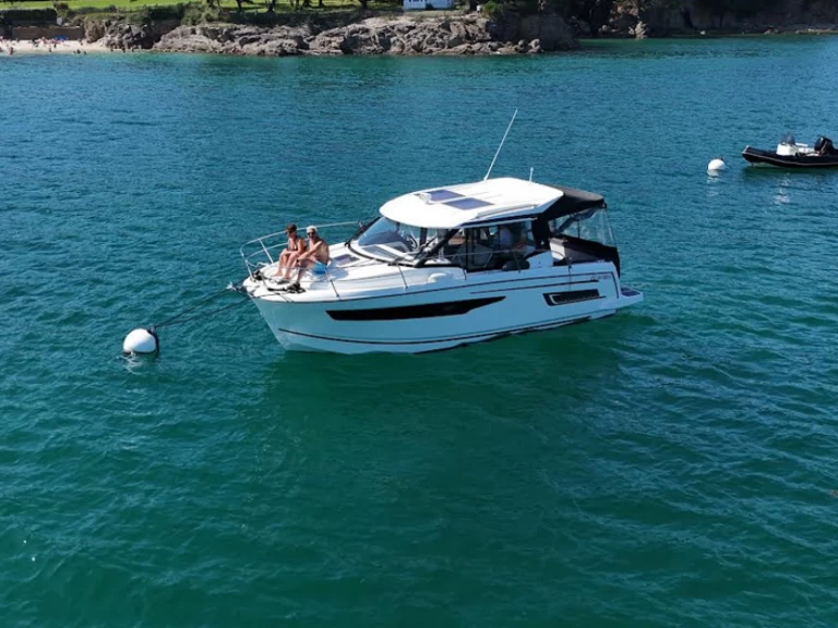 Verhuur Motorboot Jeanneau met vaarbewijs