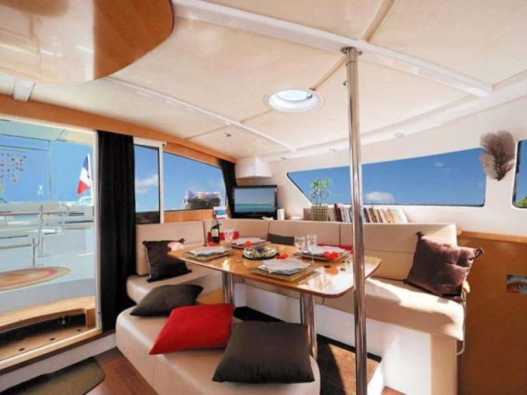 Huur een Fountaine Pajot Eleuthera 60 in Hyères