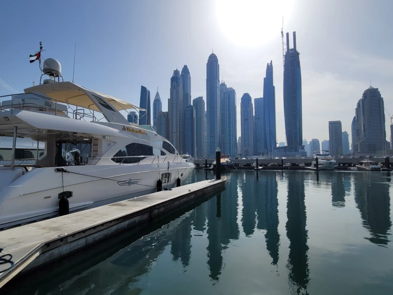 Bootverhuur Dubai Marina goedkoop Refit 2023