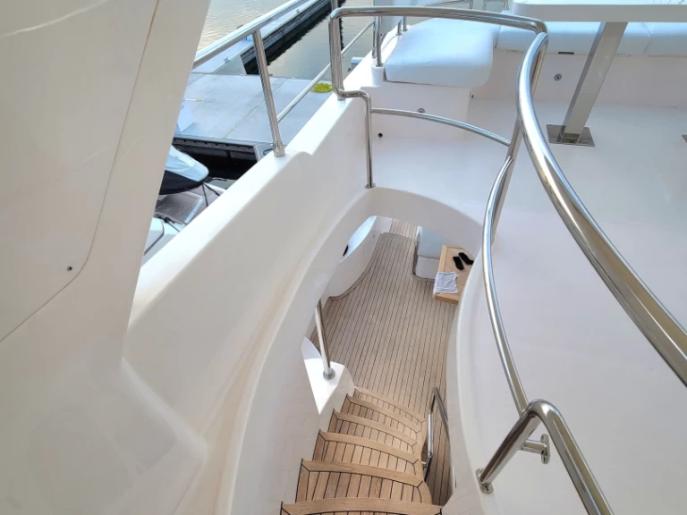 Verhuur Jacht Gulf Craft - Majesty Yachts met vaarbewijs