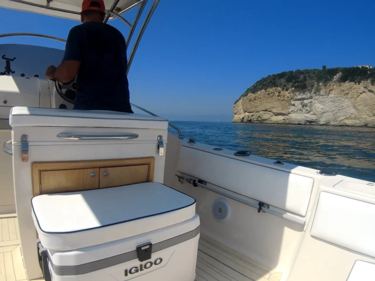 Verhuur Motorboot Ranieri met vaarbewijs