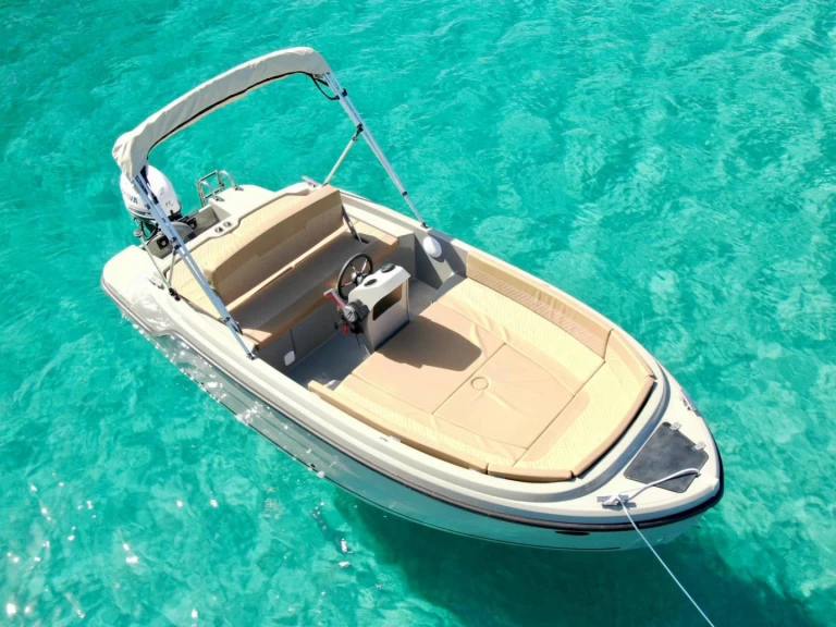 Bootverhuur Polyester Yacht Premium Unlicensed 2025 in San Antonio Port via SamBoat