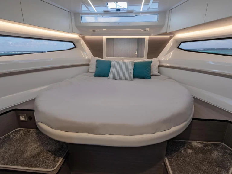 Huur een Jeanneau Merry Fisher 895 Cruiser in Hyères