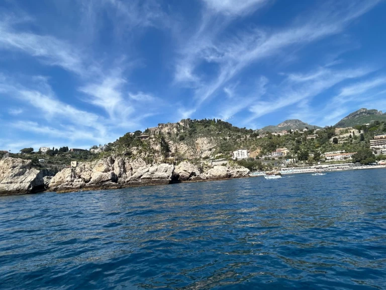 Motorboot te huur in Giardini-Naxos voor de beste prijs