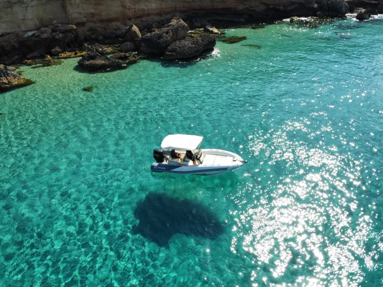 Huur een Zodiac N-ZO 600 in Santa Eulària des Riu