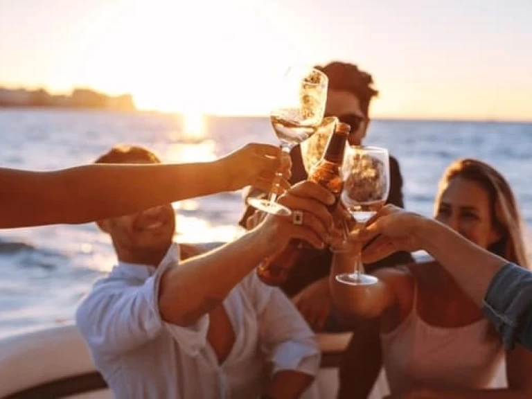 Motorboot te huur in Puerto Deportivo de Marbella voor de beste prijs
