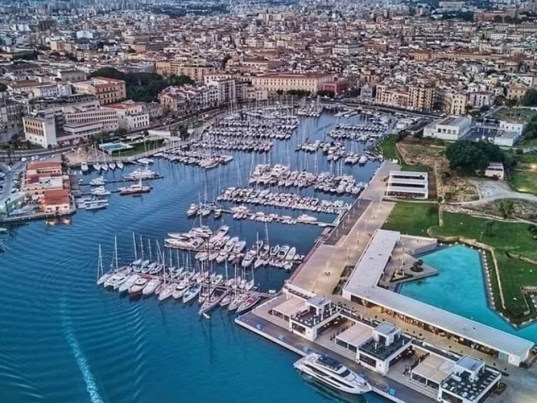 Verhuur Jacht huds met vaarbewijs