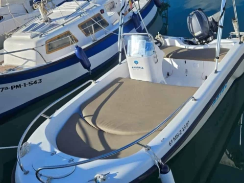 Huur een Astec 450  in Es Canutells