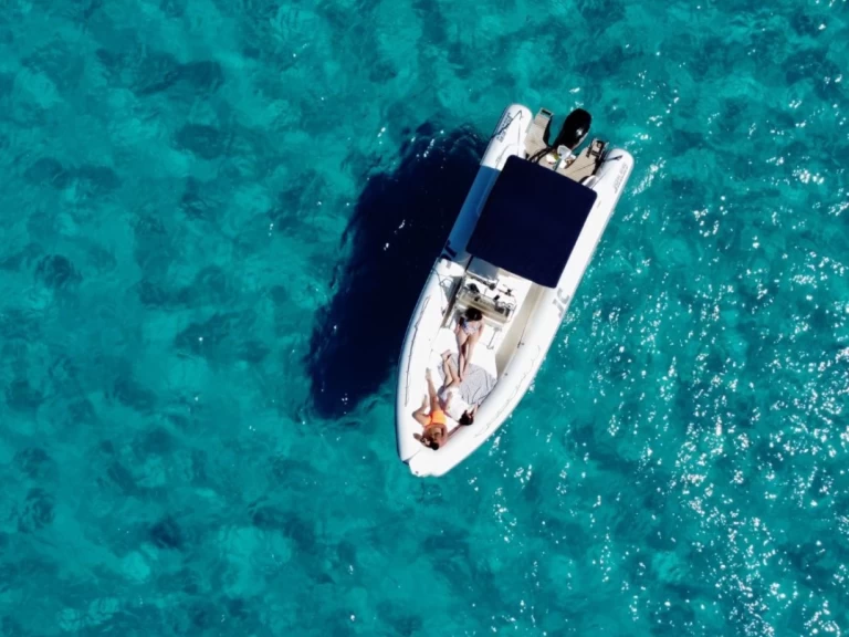 RIB te huur in Hvar voor de beste prijs