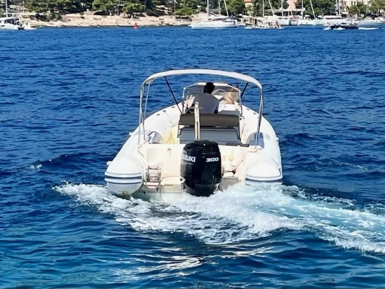 Jachthuur in Hvar - Joker Boat Clubman 26 via SamBoat