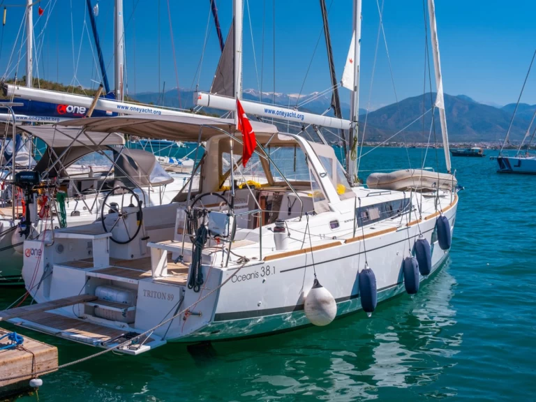 Huur een Bénéteau Oceanis 38.1 in Fethiye