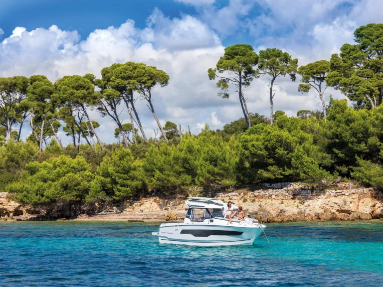 Huur Motorboot met of zonder schipper Jeanneau in Saint-Raphaël
