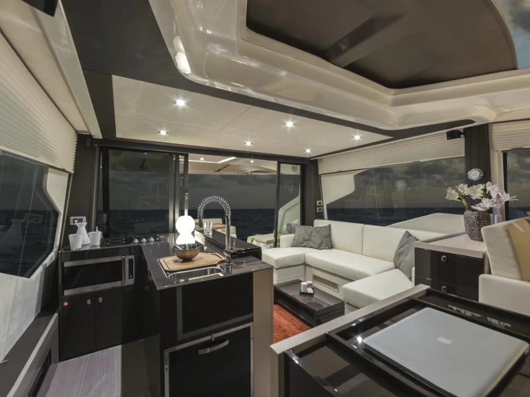 Verhuur Jacht Cranchi met vaarbewijs