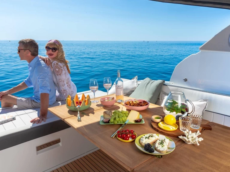 Huur Motorboot met of zonder schipper Jeanneau in Napels