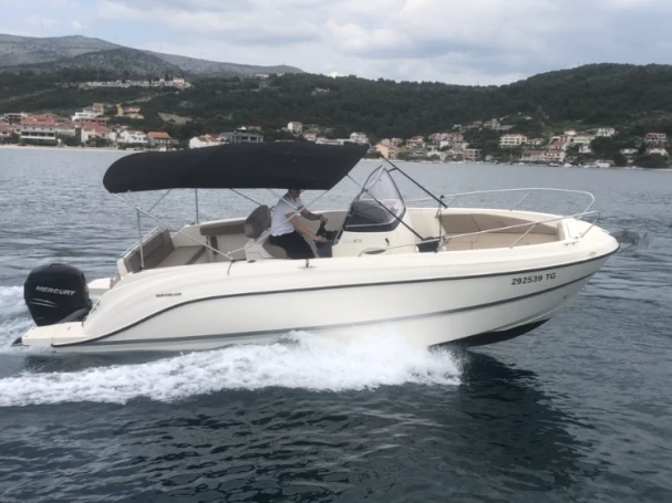 Bootverhuur Trogir goedkoop Activ 805 Open