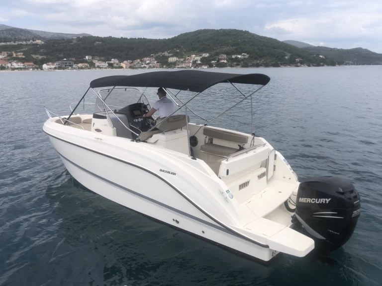 Huur Motorboot met of zonder schipper Quicksilver in Trogir