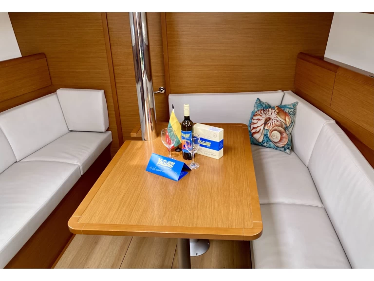 Bootverhuur Jeanneau Sun Odyssey 389 in Šibenik via SamBoat