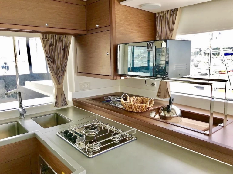 Huur Catamaran met of zonder schipper Lagoon in Šibenik