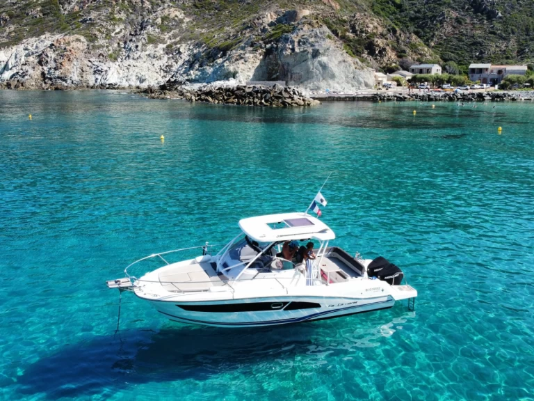 Huur een Jeanneau Cap Camarat 9.0 WA in Bastia