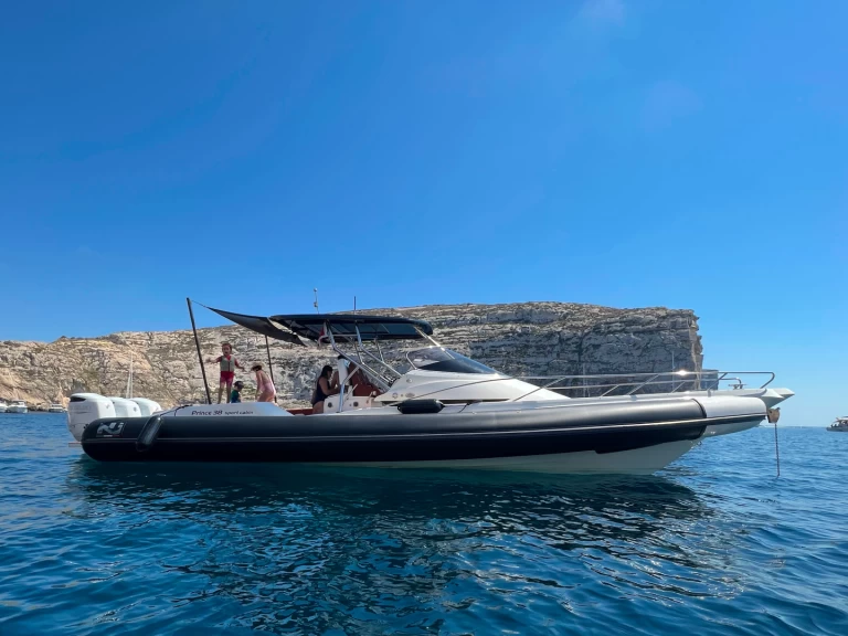 Bootverhuur Valletta goedkoop Nuova Jolly Prince 38 Sport Cabin