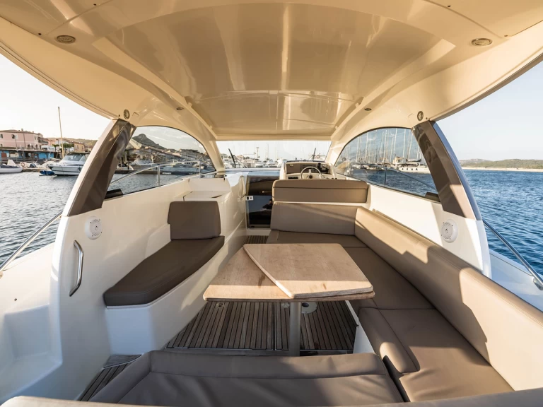 Bootverhuur Jeanneau LEADER 9 HT in Madeira Islands via SamBoat