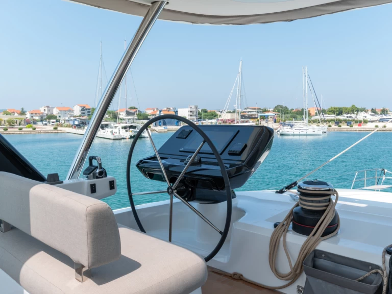 Bootverhuur Lagoon Lagoon Sixty 5 in Split via SamBoat