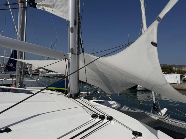 Verhuur Catamaran in Toulon - Fountaine Pajot Astrea 42