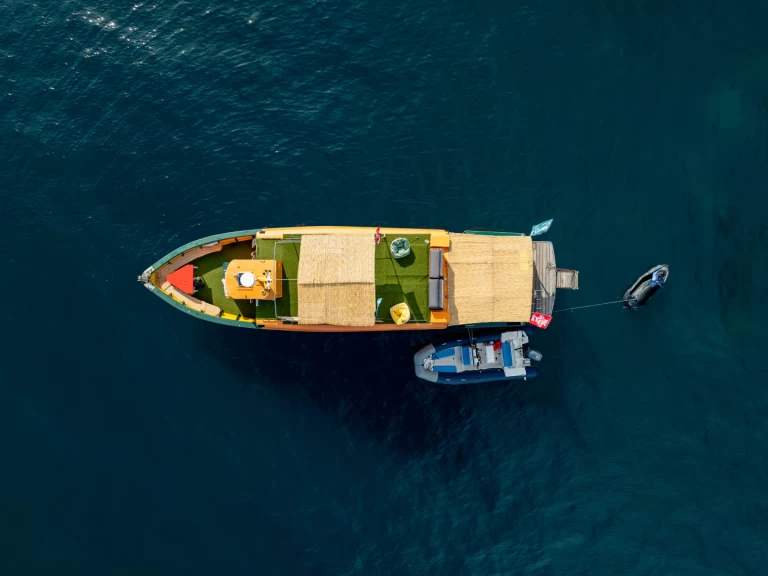 Constructeur indépendant Bateau en Bois te huur van particulier of professional in Cannes