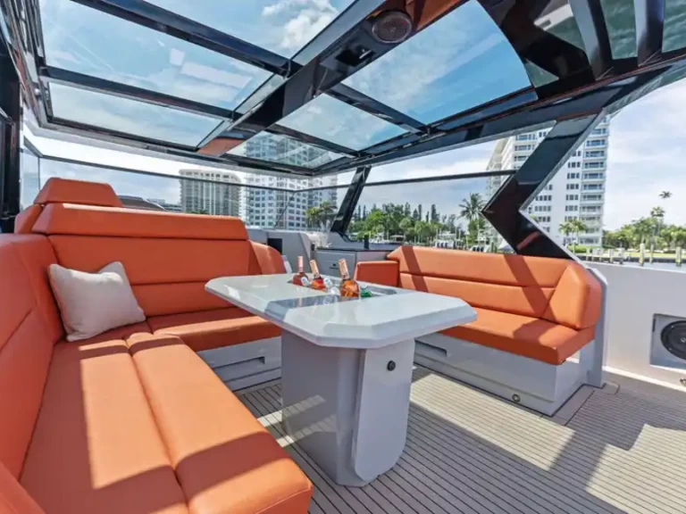 Huur een Vanquish 58 T-Top Eleven in Port Cogolin