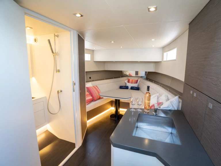 Bootverhuur Vanquish 45 Open Rollerman in Théoule-sur-Mer via SamBoat