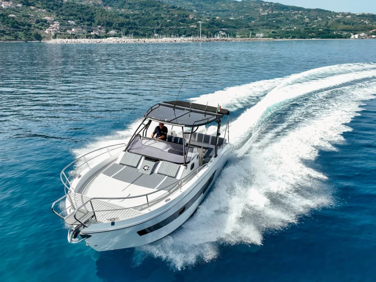 Bootverhuur Patti goedkoop Saver 330 WA