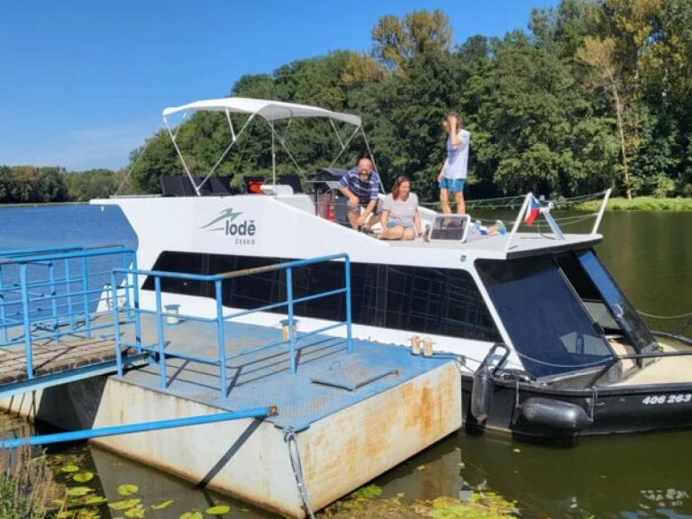 Huur Motorboot met of zonder schipper Traweller in Mělník
