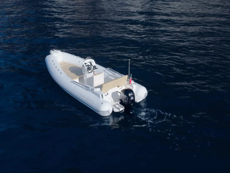 RIB te huur in Porto di Salerno voor de beste prijs