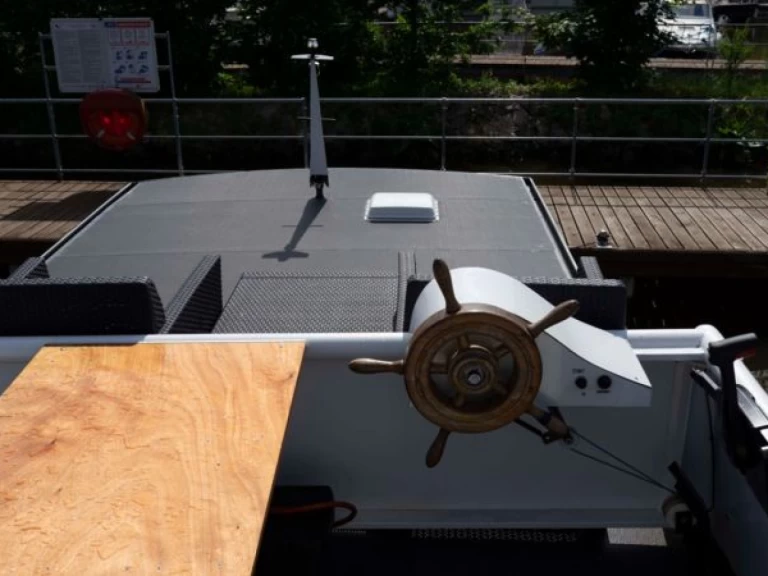 Huur een Traweller YB35 in České Vrbné