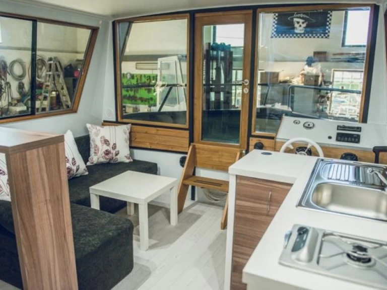 Bootverhuur České Vrbné goedkoop YB35