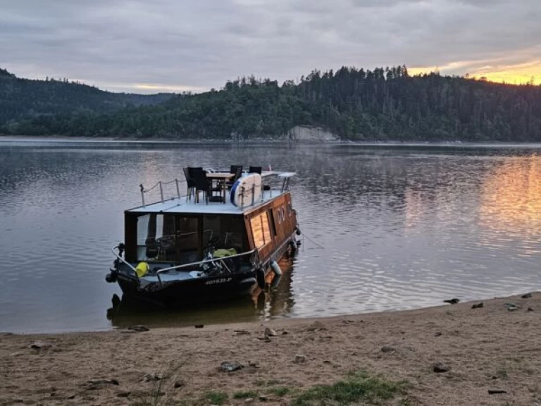 Huur Motorboot met of zonder schipper Traweller in České Vrbné