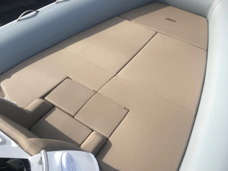 RIB te huur in Port du Lavandou voor de beste prijs