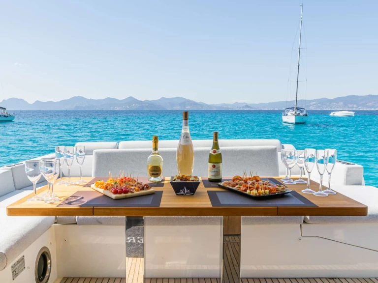 Jacht te huur in Golfe-Juan voor de beste prijs