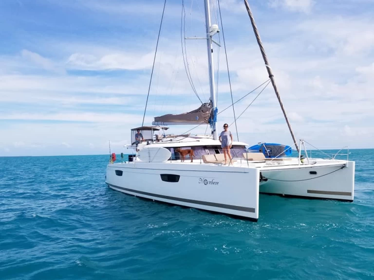 Verhuur Catamaran Fountaine Pajot met vaarbewijs