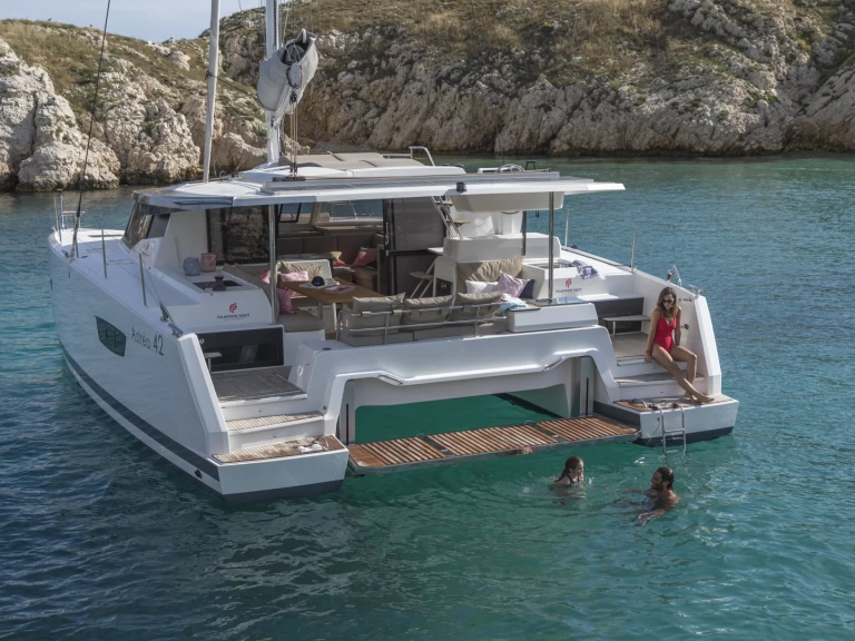 Huur Catamaran met of zonder schipper Fountaine Pajot in Marseille