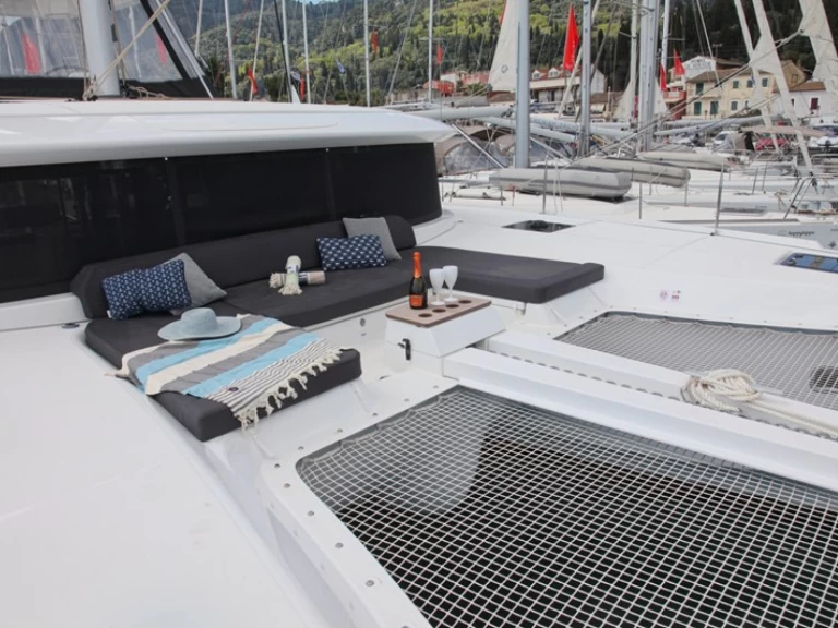 Verhuur Catamaran Lagoon met vaarbewijs